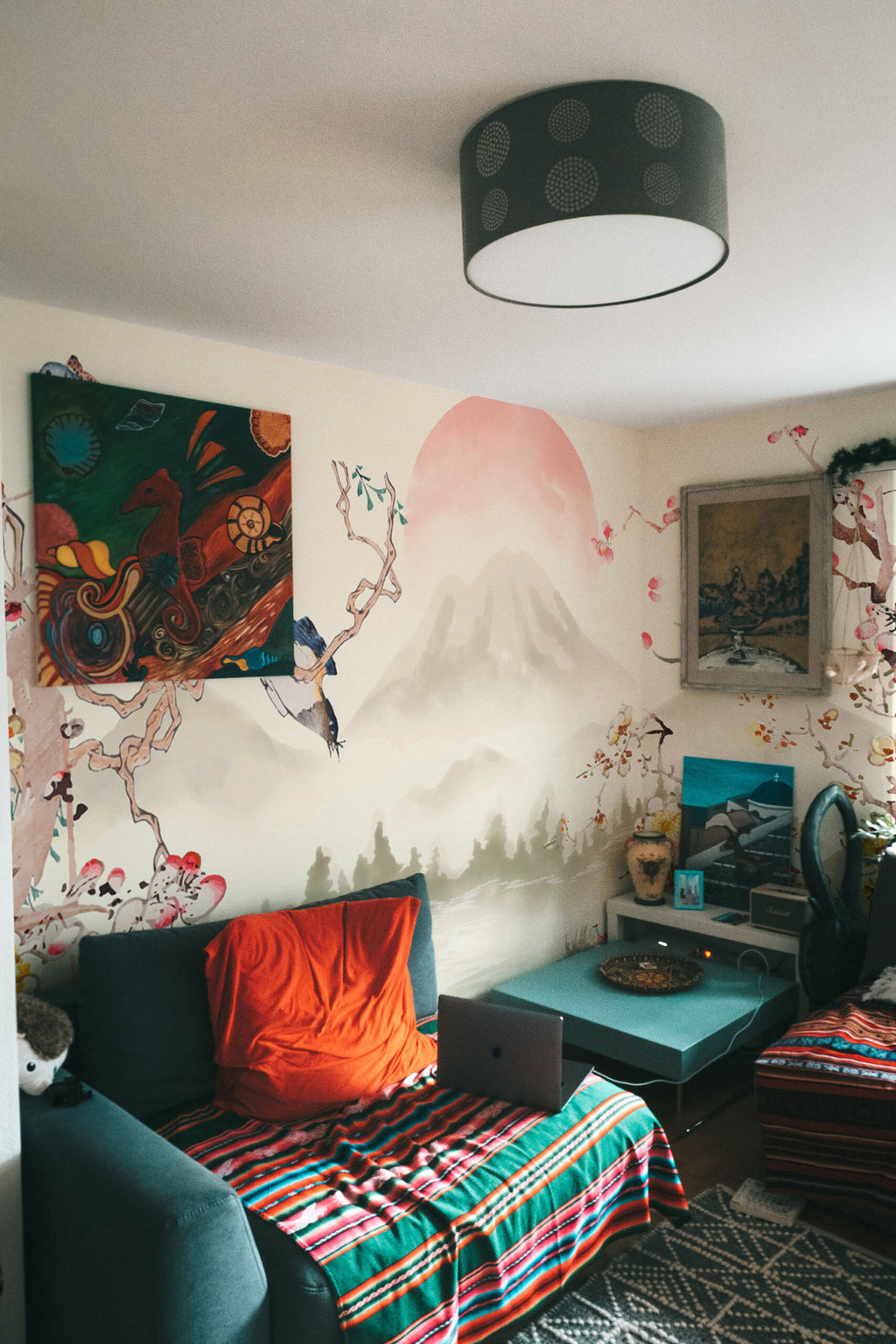 Papier peint panoramique chinoiserie, montagnes dans la brume au lever du soleil