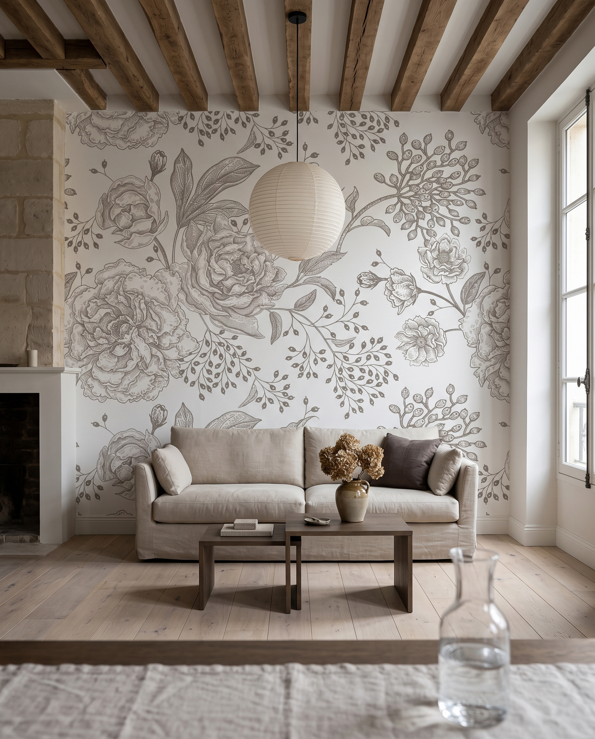 Floraison ancienne, papier peint panoramique dans un salon : visuel d'ambiance illustratif