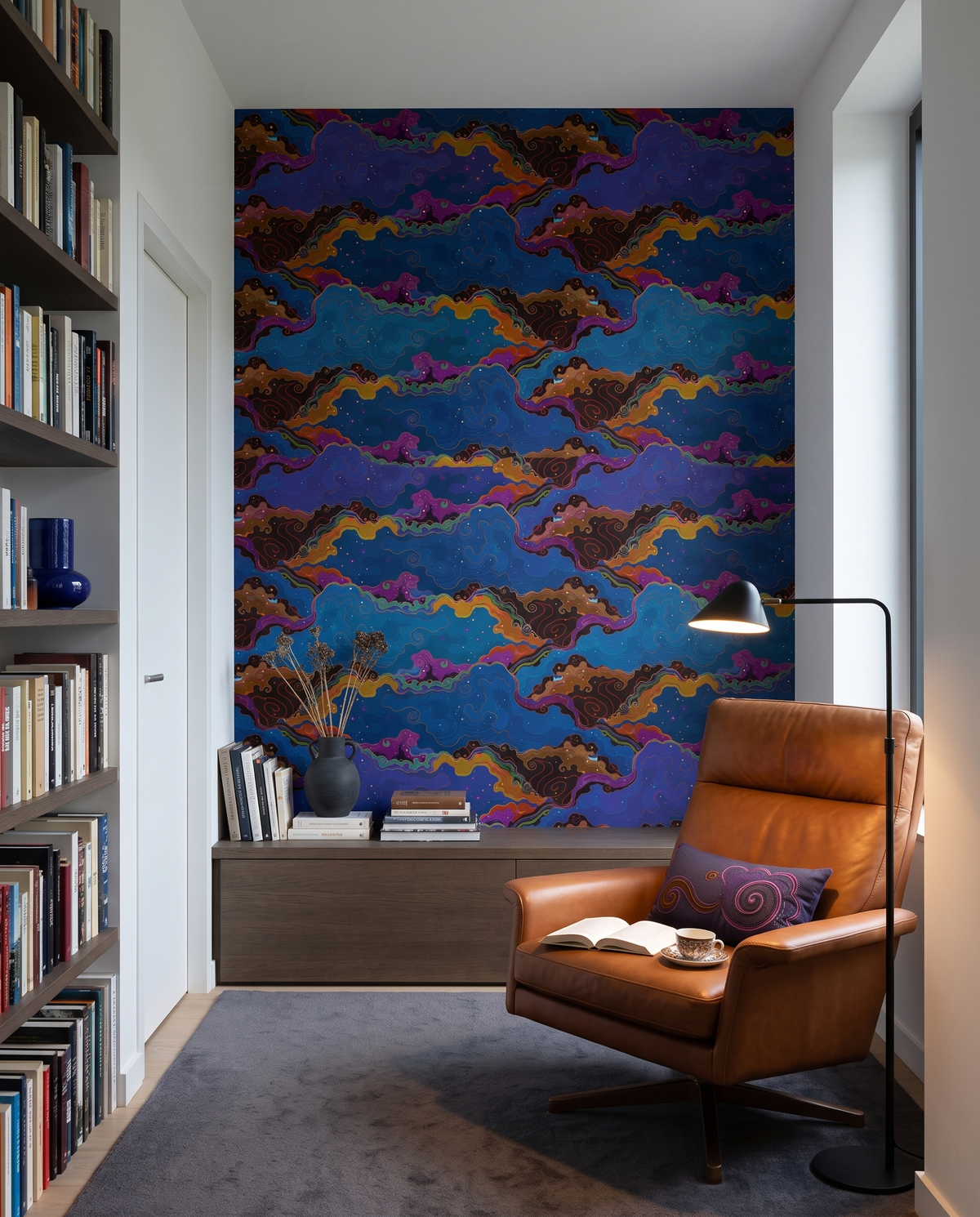 Nuées nocturnes, papier peint panoramique dans une bibliothèque : visuel d'ambiance illustratif