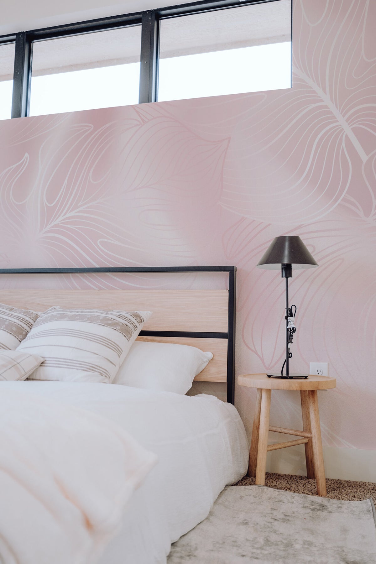 Soie blush · papier peint panoramique monstera